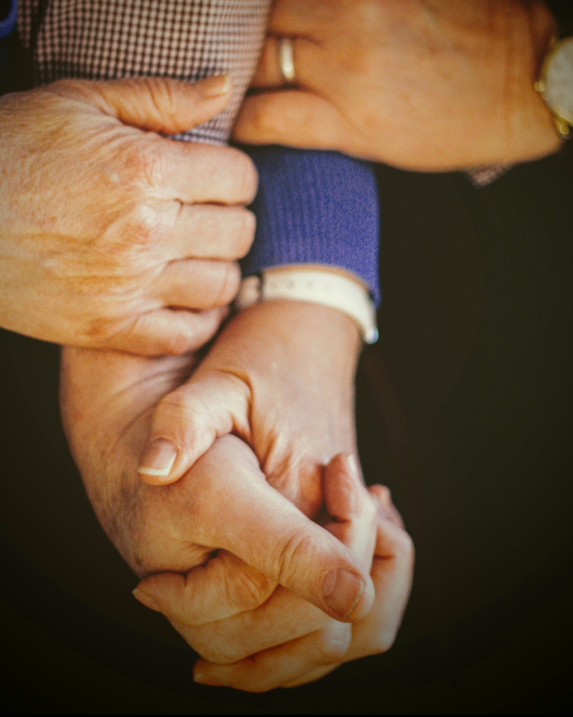 Altersvorsorge - Familie gemeinsam Hand in Hand